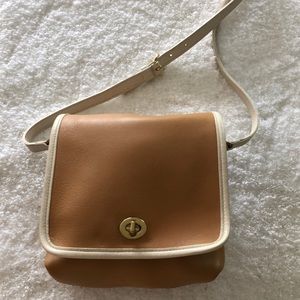 Vintage Coach all leather crossbody.